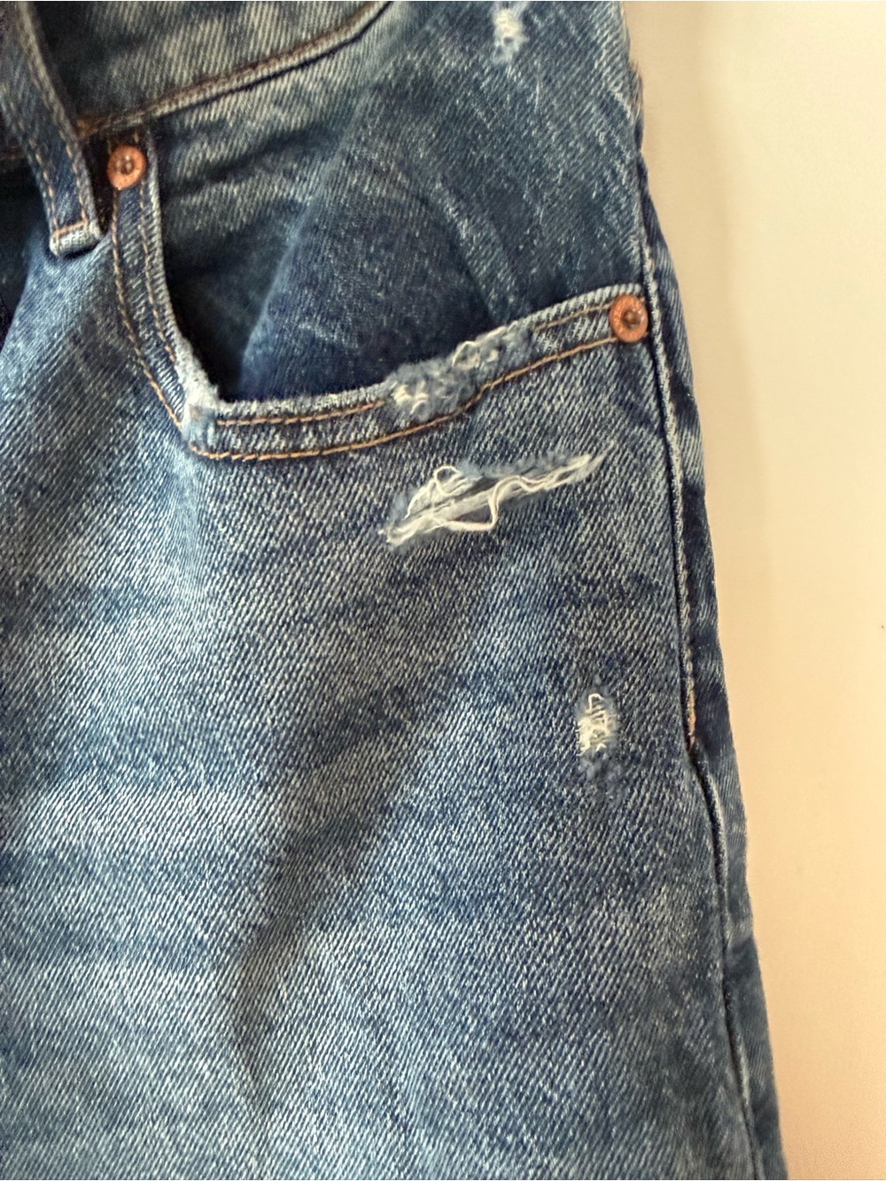 American Eagle Outfitters Relaxed Wide-Leg Blue Cuffed Jeans - Picture 5 of 6